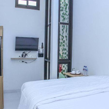 Laswi Syariah Guest House Bandung Exterior photo
